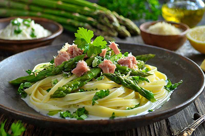 Pasta mit Spargel und Thunfisch